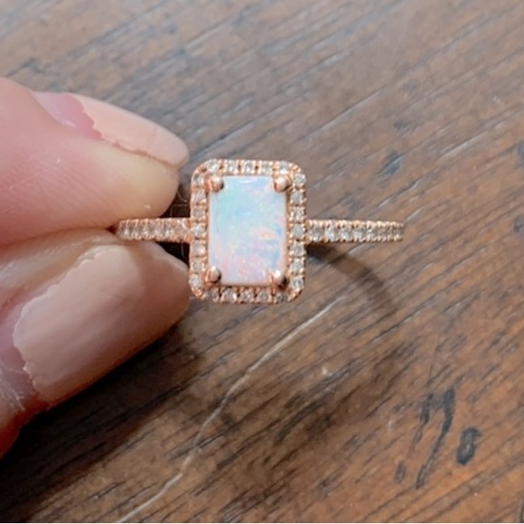 Opal with Diamond Ring in 14kt Gold Macy’s Retail $900 New W/o Tag attached - Picture 2 of 4
